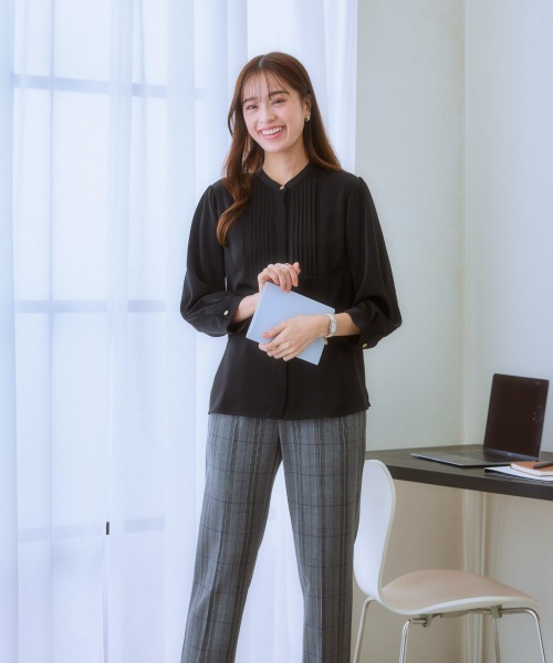 7days Life Styling(セブンデイズライフスタイリング)の「フロントピンタック8分袖ブラウス(しわになりにくい・UVカット)(シャツ/ブラウス・レディース・オフホワイト/サックスブルー系/ブラック・M/L/LL)」の10枚目の写真