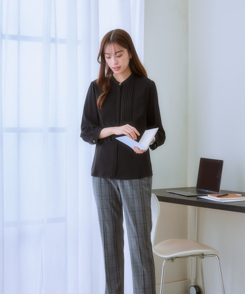 7days Life Styling(セブンデイズライフスタイリング)の「フロントピンタック8分袖ブラウス(しわになりにくい・UVカット)(シャツ/ブラウス・レディース・オフホワイト/サックスブルー系/ブラック・M/L/LL)」の12枚目の写真