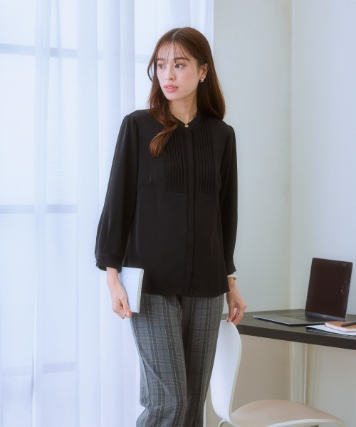 7days Life Styling(セブンデイズライフスタイリング)の「フロントピンタック8分袖ブラウス(しわになりにくい・UVカット)(シャツ/ブラウス・レディース・オフホワイト/サックスブルー系/ブラック・M/L/LL)」の8枚目の写真