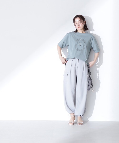 NATURAL BEAUTY BASIC(ナチュラルビューティーベーシック)の「◇サークルロゴボクシーTシャツ(Tシャツ/カットソー・レディース・ライトグリーン/チャコールグレー/オフホワイト・FREE)」の16枚目の写真