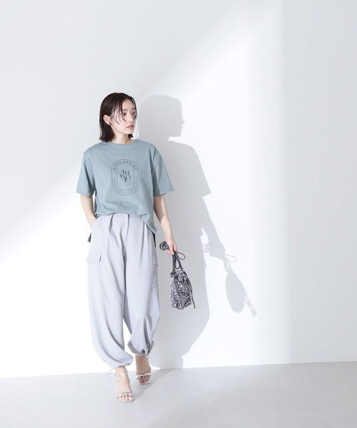 NATURAL BEAUTY BASIC(ナチュラルビューティーベーシック)の「◇サークルロゴボクシーTシャツ(Tシャツ/カットソー・レディース・ライトグリーン/チャコールグレー/オフホワイト・FREE)」の12枚目の写真