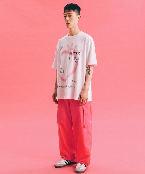 PHYPS（フィジカルエデュケーションデパートメント）の「PHYPS スプレー ビッグ ストロベリー SS（Tシャツ/カットソー・メンズ・ピンク/ブルー・L/M/S）」の5枚目の写真