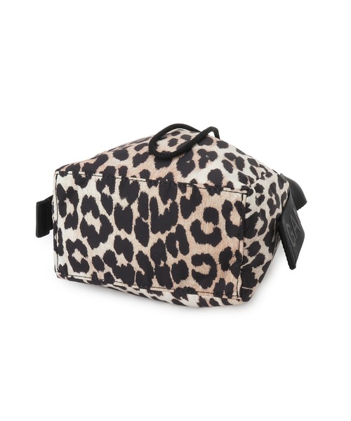 ADAM ET ROPE'（アダムエロペ）の「【GANNI(ガニー)】RECYCLED TECH POUCH PRINT（ハンドバッグ・レディース・ブラウン・FREE）」の13枚目の写真