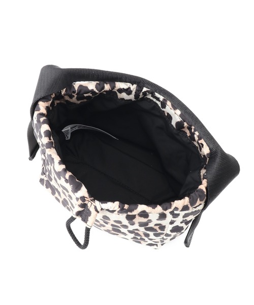 ADAM ET ROPE'（アダムエロペ）の「【GANNI(ガニー)】RECYCLED TECH POUCH PRINT（ハンドバッグ・レディース・ブラウン・FREE）」の16枚目の写真