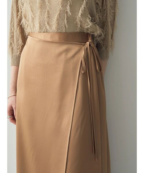 YECCA VECCA（イェッカヴェッカ）の「ラップ風サテンロングスカート（スカート・レディース・ピンクベージュ/ネイビー/キャメル・S/M）」の10枚目の写真