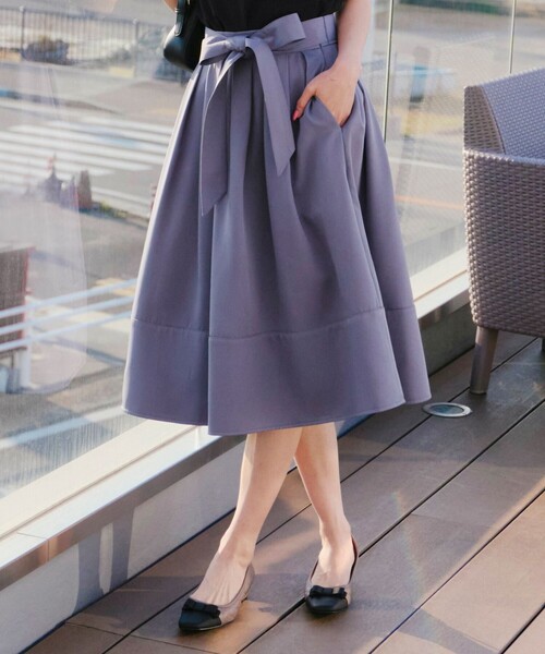 Tiaclasse（ティアクラッセ）の「リボン付きフレアスカート（スカート・レディース・ブラック/グレイッシュベージュ/ブルー・S/M/L）」の3枚目の写真