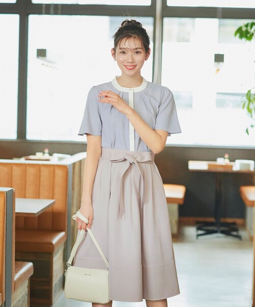 Tiaclasse（ティアクラッセ）の「リボン付きフレアスカート（スカート・レディース・ブラック/グレイッシュベージュ/ブルー・S/M/L）」の5枚目の写真