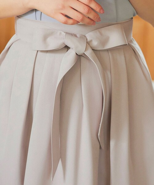 Tiaclasse（ティアクラッセ）の「リボン付きフレアスカート（スカート・レディース・ブラック/グレイッシュベージュ/ブルー・S/M/L）」の7枚目の写真