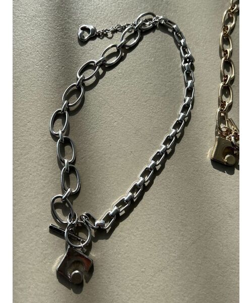 EMODA(エモダ)の「ボックスEチェーンネックレス(ネックレス・レディース・ゴールド/シルバー・FREE)」の2枚目の写真