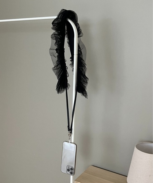 prose verse（プロズヴェール）の「チュールフリルスマホストラップ（スマホグッズ・レディース・アイボリー/グレー/ブラック・ﾌﾘ-）」の5枚目の写真