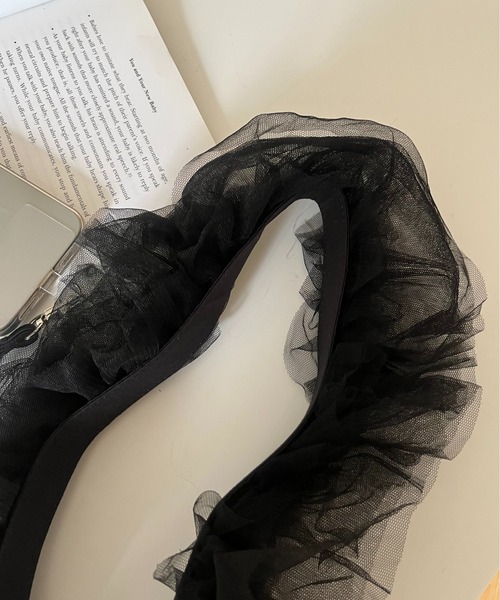 prose verse（プロズヴェール）の「チュールフリルスマホストラップ（スマホグッズ・レディース・アイボリー/グレー/ブラック・ﾌﾘ-）」の6枚目の写真