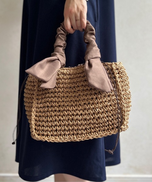 Chez toi（シェトワ）の「ギャザーリボン雑材トートBAG（かごバッグ・レディース・グレイッシュベージュ/ブラック/レッド・フリー）」の3枚目の写真