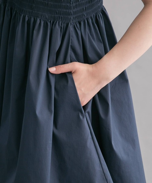 KBF（ケイビーエフ）の「シャーリングミニワンピース（ワンピース・レディース・オフホワイト/ベージュ/ネイビー・ONE）」の19枚目の写真