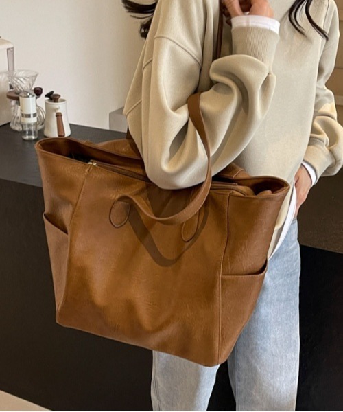 Fun & Daily（ファンアンドデイリー）の「F&D : フェイクレザートートバッグ（トートバッグ・レディース・ブラック/ブラウン・FREE）」の11枚目の写真