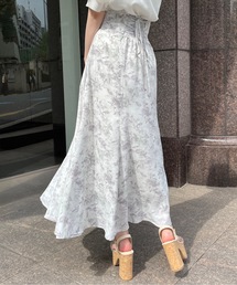 バックレーシングフレアスカート