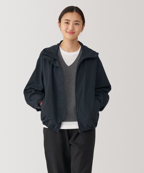 無印良品(ムジルシリョウヒン)の「婦人 撥水UVカットポケッタブルフードジャケット(その他アウター・レディース・ブラック/ライトベージュ/ダークブラウン/ベージュ・S/M/L/XL)」の2枚目の写真