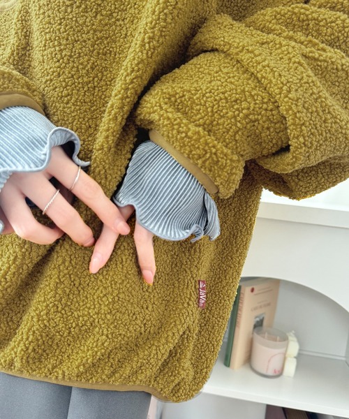 Java(ジャバ)の「《Javaジャバコラボ》もこもこボリューム袖がこなれカジュアル。パイピングスタンドボアブルゾン(ブルゾン・レディース・イエロー/ブラック/レッド/オフホワイト/ブルー/マスタード・X-LARGE/SMALL/MEDIUM/LARGE)」の7枚目の写真