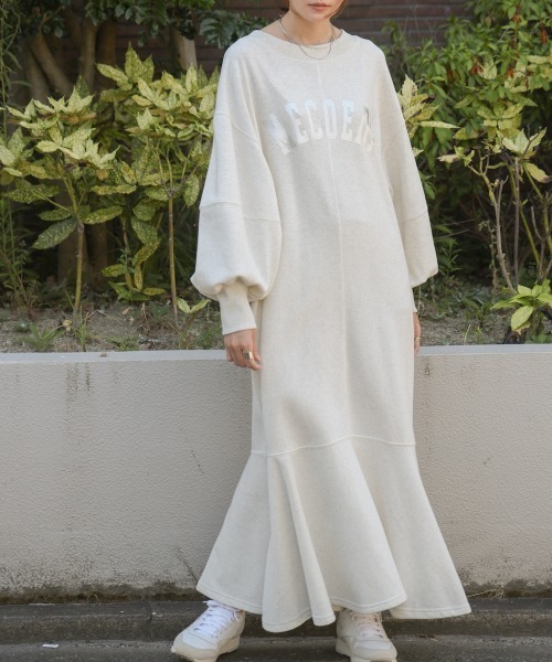 Bab(バブ)の「【再販/S・Mサイズ展開】袖ボリューム前後2WAYマーメイドスウェットワンピース(ワンピース・レディース・ブラック/グリーン/グレー系その他2/チャコールグレー・M/S)」の1枚目の写真