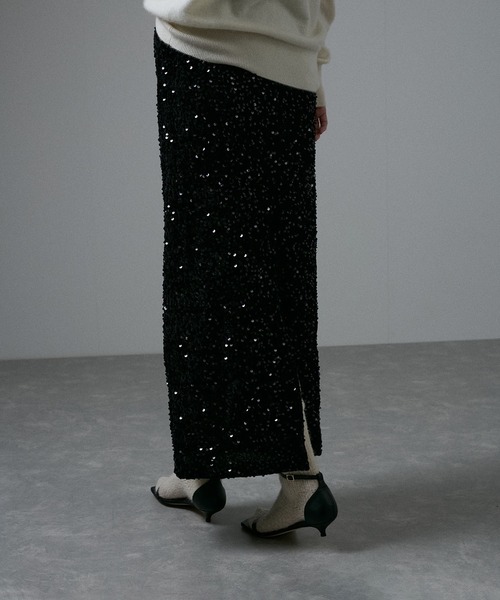SALON adam et rope'（サロン アダム エ ロペ）の「【WEB限定】ベロアスパンコールスカート（スカート・レディース・ブラック/グレー・FREE）」の2枚目の写真