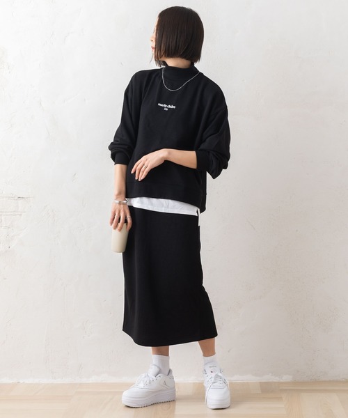 marie claire bis(マリクレール ビス)の「【別注】marie claire bis/マリ・クレール ビス ブランド ロゴ ワンポイント ハイネック 裏毛 長袖 スウェット トレーナー(スウェット・レディース・ブラック/アッシュグレー・M/L/LL)」の5枚目の写真