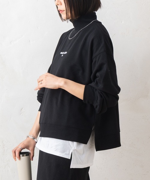 marie claire bis(マリクレール ビス)の「【別注】marie claire bis/マリ・クレール ビス ブランド ロゴ ワンポイント ハイネック 裏毛 長袖 スウェット トレーナー(スウェット・レディース・ブラック/アッシュグレー・M/L/LL)」の3枚目の写真
