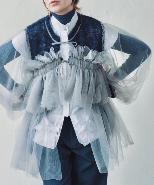 ORIENT MILLINERY(オリエント ミリナリー)の「DYLI【ディリ】チュールxニット ドッキング ブルゾン系カーディガン(カーディガン/ボレロ・レディース・ブラック系その他/ブラック/グリーン系その他/ライトグレー系/オレンジ系/ネイビー系・FREE)」の5枚目の写真