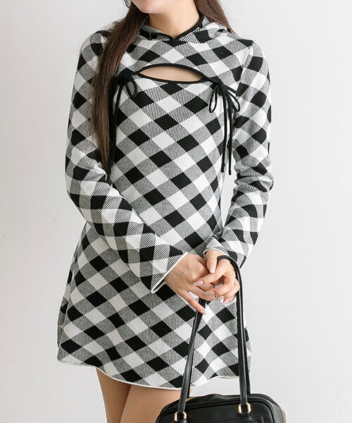 OLIVE des OLIVE（オリーブデオリーブ）の「デコルテ開きフードミニワンピ（ワンピース・レディース・ブラウン/ベージュ/ブラック・FREE）」の4枚目の写真