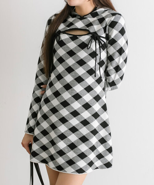 OLIVE des OLIVE（オリーブデオリーブ）の「デコルテ開きフードミニワンピ（ワンピース・レディース・ブラウン/ベージュ/ブラック・FREE）」の5枚目の写真