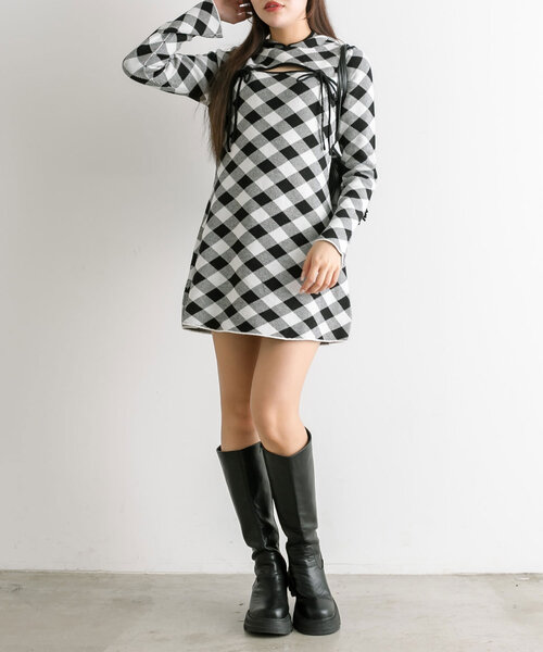 OLIVE des OLIVE（オリーブデオリーブ）の「デコルテ開きフードミニワンピ（ワンピース・レディース・ブラウン/ベージュ/ブラック・FREE）」の7枚目の写真