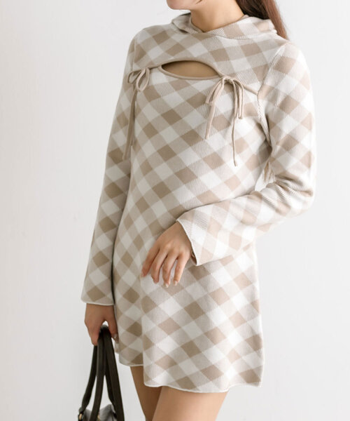 OLIVE des OLIVE（オリーブデオリーブ）の「デコルテ開きフードミニワンピ（ワンピース・レディース・ブラウン/ベージュ/ブラック・FREE）」の8枚目の写真