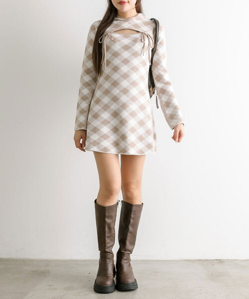 OLIVE des OLIVE（オリーブデオリーブ）の「デコルテ開きフードミニワンピ（ワンピース・レディース・ブラウン/ベージュ/ブラック・FREE）」の10枚目の写真