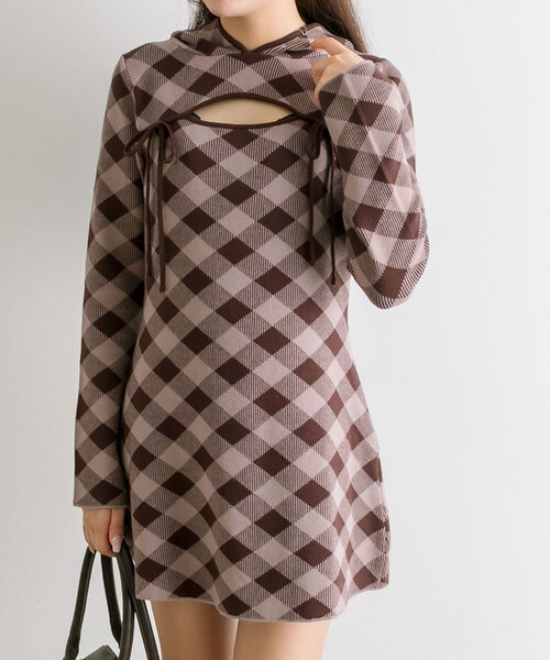 OLIVE des OLIVE（オリーブデオリーブ）の「デコルテ開きフードミニワンピ（ワンピース・レディース・ブラウン/ベージュ/ブラック・FREE）」の13枚目の写真