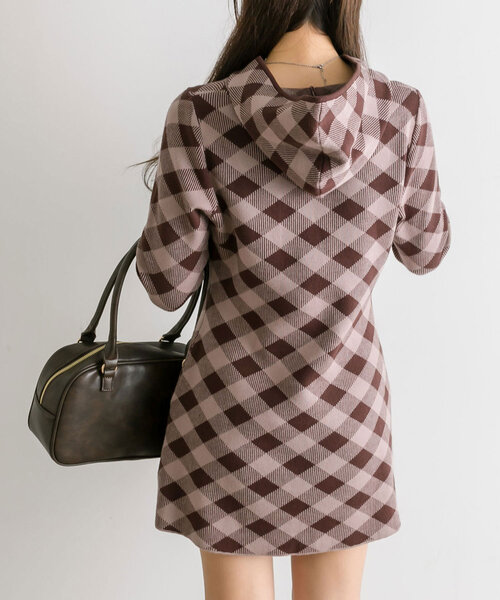 OLIVE des OLIVE（オリーブデオリーブ）の「デコルテ開きフードミニワンピ（ワンピース・レディース・ブラウン/ベージュ/ブラック・FREE）」の15枚目の写真