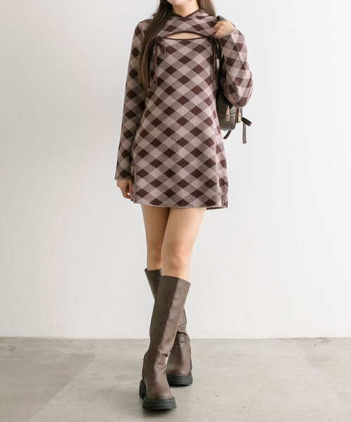 OLIVE des OLIVE（オリーブデオリーブ）の「デコルテ開きフードミニワンピ（ワンピース・レディース・ブラウン/ベージュ/ブラック・FREE）」の16枚目の写真