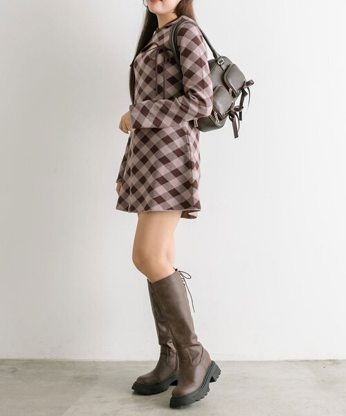 OLIVE des OLIVE（オリーブデオリーブ）の「デコルテ開きフードミニワンピ（ワンピース・レディース・ブラウン/ベージュ/ブラック・FREE）」の17枚目の写真