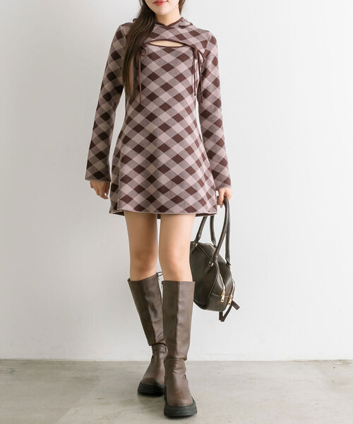 OLIVE des OLIVE（オリーブデオリーブ）の「デコルテ開きフードミニワンピ（ワンピース・レディース・ブラウン/ベージュ/ブラック・FREE）」の18枚目の写真