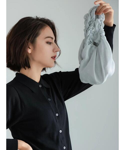 Te chichi（テチチ）の「【WEB限定】ギャザーシャイニートートバッグ（ハンドバッグ・レディース・ブラック/シルバー・F）」の3枚目の写真