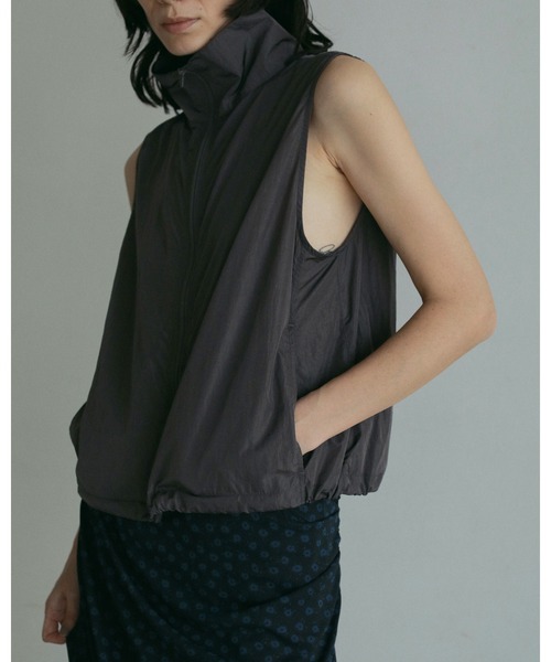 anuke(アンヌーク)の「Nylon Sleeveless Blouson(Tシャツ/カットソー・レディース・ブルー系その他/ホワイト/チャコールグレー・FREE)」の5枚目の写真