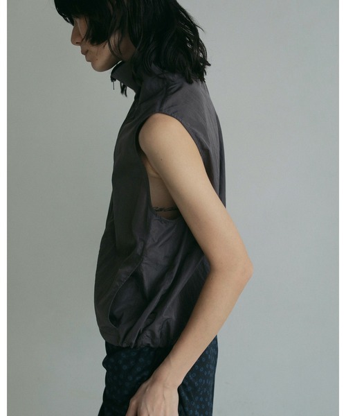anuke(アンヌーク)の「Nylon Sleeveless Blouson(Tシャツ/カットソー・レディース・ブルー系その他/ホワイト/チャコールグレー・FREE)」の6枚目の写真