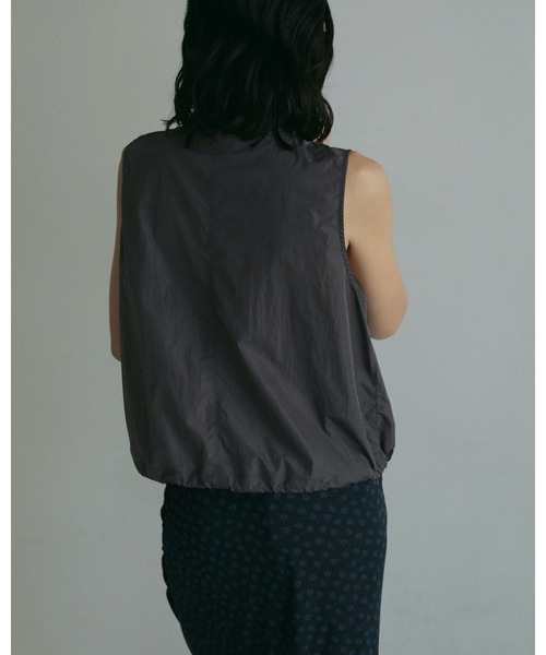 anuke(アンヌーク)の「Nylon Sleeveless Blouson(Tシャツ/カットソー・レディース・ブルー系その他/ホワイト/チャコールグレー・FREE)」の7枚目の写真