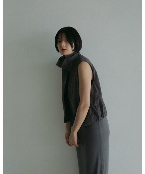 anuke(アンヌーク)の「Nylon Sleeveless Blouson(Tシャツ/カットソー・レディース・ブルー系その他/ホワイト/チャコールグレー・FREE)」の10枚目の写真