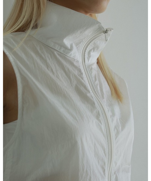 anuke(アンヌーク)の「Nylon Sleeveless Blouson(Tシャツ/カットソー・レディース・ブルー系その他/ホワイト/チャコールグレー・FREE)」の13枚目の写真