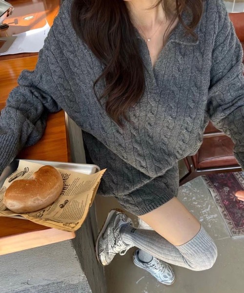 LYEON(リヨン)の「ケーブルポロトップス&ショーパンニットセットアップ(ニット/セーター・レディース・アイボリー/ブラック/グレー・FREE)」の3枚目の写真