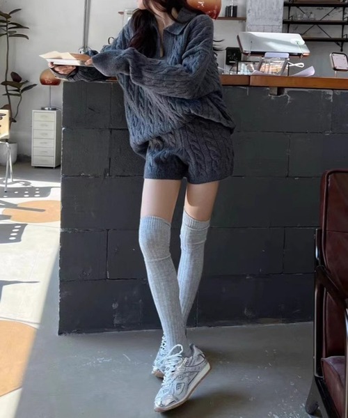 LYEON(リヨン)の「ケーブルポロトップス&ショーパンニットセットアップ(ニット/セーター・レディース・アイボリー/ブラック/グレー・FREE)」の5枚目の写真