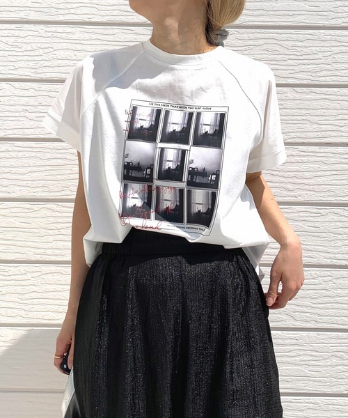 Q（キュー）の「ドライタッチフォトT（Tシャツ/カットソー・レディース・ブラック/ホワイト・MEDIUM）」の2枚目の写真