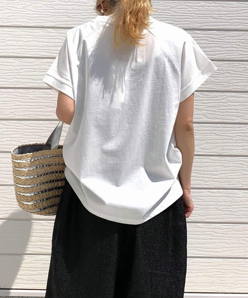 Q（キュー）の「ドライタッチフォトT（Tシャツ/カットソー・レディース・ブラック/ホワイト・MEDIUM）」の11枚目の写真