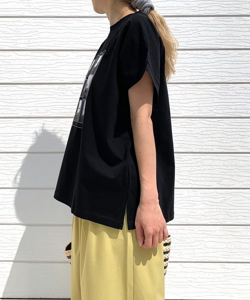 Q（キュー）の「ドライタッチフォトT（Tシャツ/カットソー・レディース・ブラック/ホワイト・MEDIUM）」の4枚目の写真