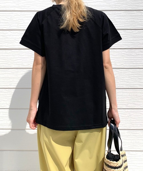 Q（キュー）の「ドライタッチフォトT（Tシャツ/カットソー・レディース・ブラック/ホワイト・MEDIUM）」の5枚目の写真