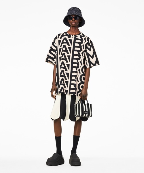 【Marc Jacobs】ストライプクロスボディトートバッグ 白黒 THE STRIPE CROSSBODY TOTE BAG/ザ ストライプ クロスボディ