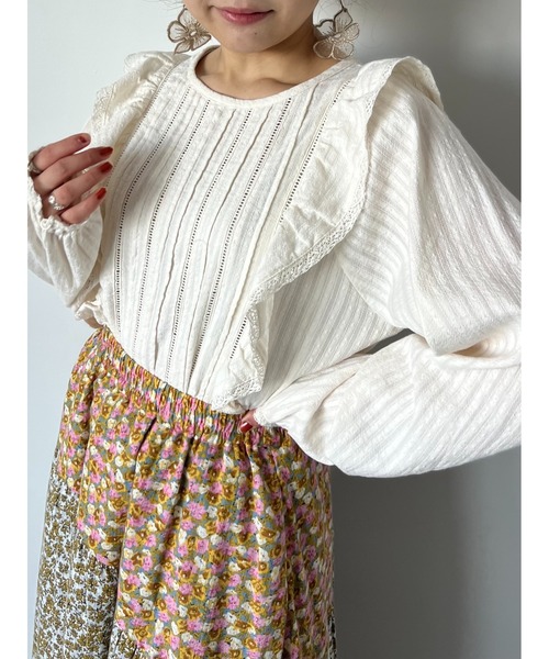 Samansa Mos2（サマンサ モスモス）の「ドビーストライプレースフリルブラウス（シャツ/ブラウス・レディース・ブルー/オフホワイト/レッド/ブラック・F）」の2枚目の写真